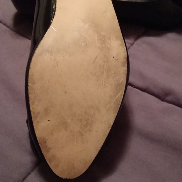 Black 🖤 Patent low Heel Shoes w/ Chiffon Roses - Picture 5 of 9